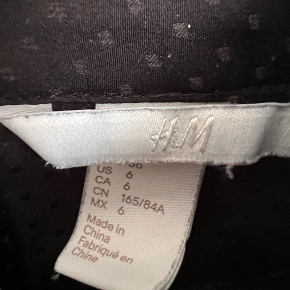 H‎ & M long sleeve black dotted blouse size 6 - Picture 9 of 10